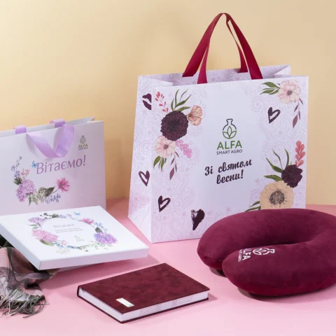 Корпоративні подарунки до 8 березня для Альфа Смарт Агро